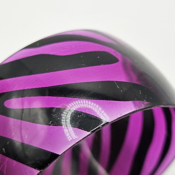 VINTAGE Plastic Acrylic Purple & Green Transparent Zebra Animal Print Bangle Set - Picture 4 of 4